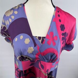 Stunning Silk Boden Dress Size 10 Floral V-Neck Dress. Beautiful back.